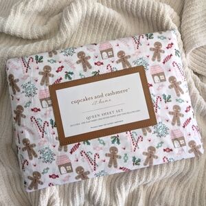 Cupcakes & Cashmere Christmas Gingerbread Queen Size sheet set